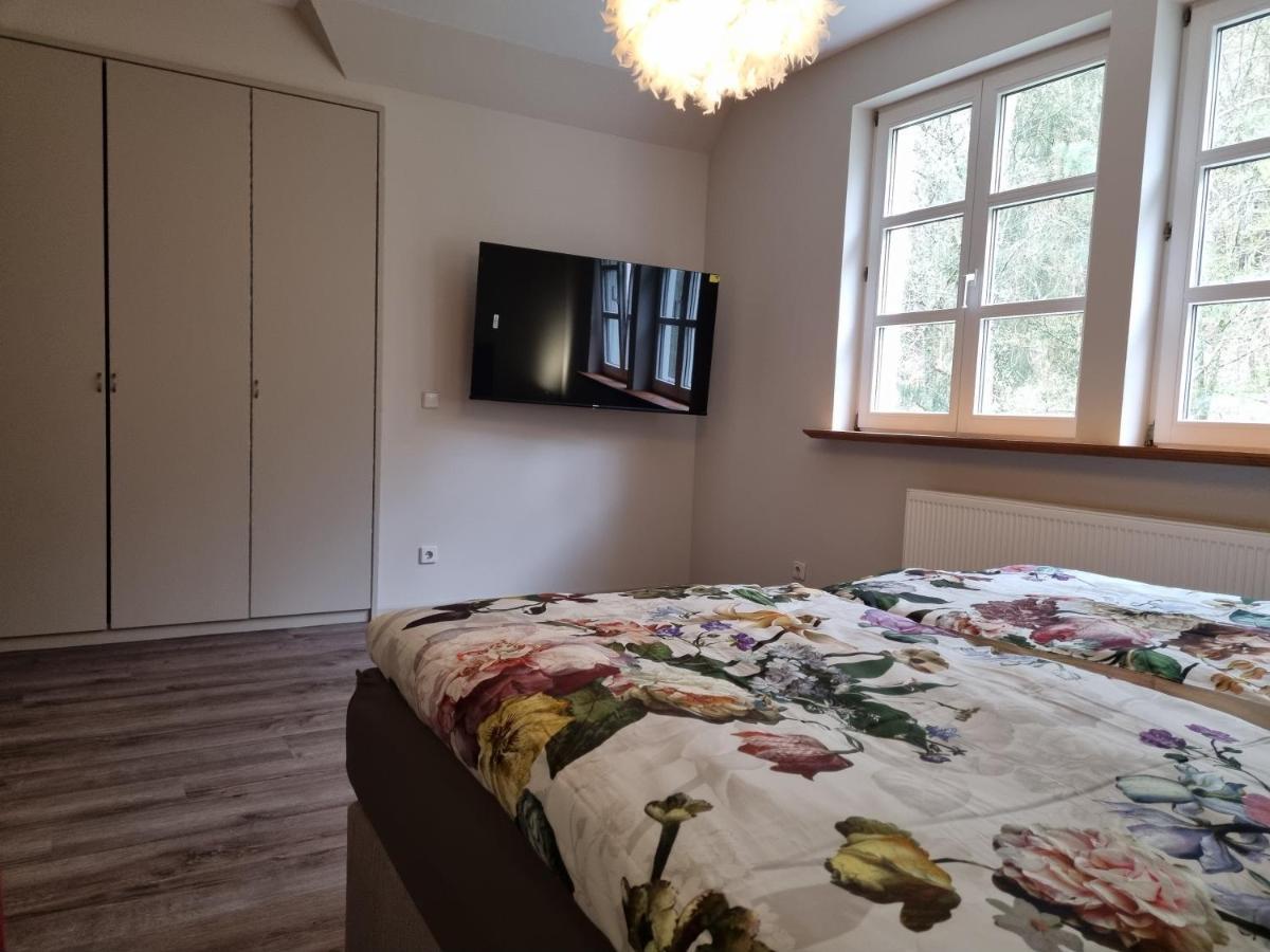 5 Sterne Bahnhoftraum, Appartement "Waldliebe" 133Qm, Grosse Terrasse 70Qm, Qr Code Scannen Fuer Virtuellen Rundgang, Premium Ausstattung เบราน์เฟลส์ ภายนอก รูปภาพ